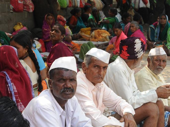 The protest movement of project affected people continued on the tenth day | प्रकल्पग्रस्तांचे ठिय्या आंदोलन दहाव्या दिवशीही सुरूच The protest movement of project affected people continued on the tenth day | प्रकल्पग्रस्तांचे ठिय्या आंदोलन दहाव्या दिवशीही सुरूच