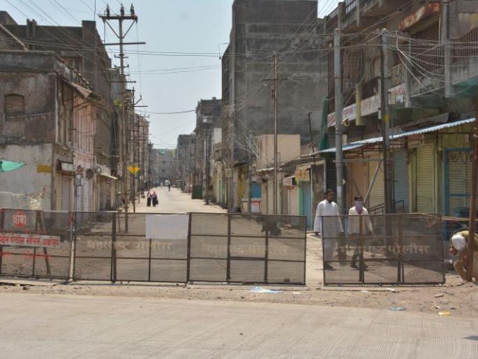 CoronaVirus in Akola: 'Containment' zone increased in the city! | CoronaVirus in Akola : शहरात ‘कंटेनमेंट’ झोन वाढले! CoronaVirus in Akola: 'Containment' zone increased in the city! | CoronaVirus in Akola : शहरात ‘कंटेनमेंट’ झोन वाढले!