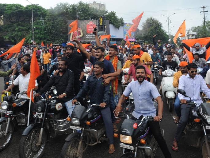 Maratha Kranti Morcha shutdown in Kalkadit, rally, road block, protest rally, demonstrations in Kolhapur district | Maratha Kranti Morcha कोल्हापूर जिल्ह्यात कडकडीत बंद, रॅली, रस्तारोको, निषेध सभा, निदर्शनांचा धडाका Maratha Kranti Morcha shutdown in Kalkadit, rally, road block, protest rally, demonstrations in Kolhapur district | Maratha Kranti Morcha कोल्हापूर जिल्ह्यात कडकडीत बंद, रॅली, रस्तारोको, निषेध सभा, निदर्शनांचा धडाका