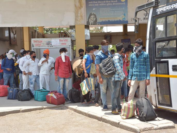 427 laborers from Uttar Pradesh sent to villages | उत्तर प्रदेशातील ४२७ मजूर गावाकडे रवाना 427 laborers from Uttar Pradesh sent to villages | उत्तर प्रदेशातील ४२७ मजूर गावाकडे रवाना