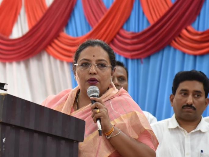 Don't cry .. Wash your grief like a wash, stand up hopefully - Yashomati Thakur | रडू नका.. दु:ख धुण्यासारखे धुवून टाका, उमेदीने उभे राहा - यशोमती ठाकूर Don't cry .. Wash your grief like a wash, stand up hopefully - Yashomati Thakur | रडू नका.. दु:ख धुण्यासारखे धुवून टाका, उमेदीने उभे राहा - यशोमती ठाकूर