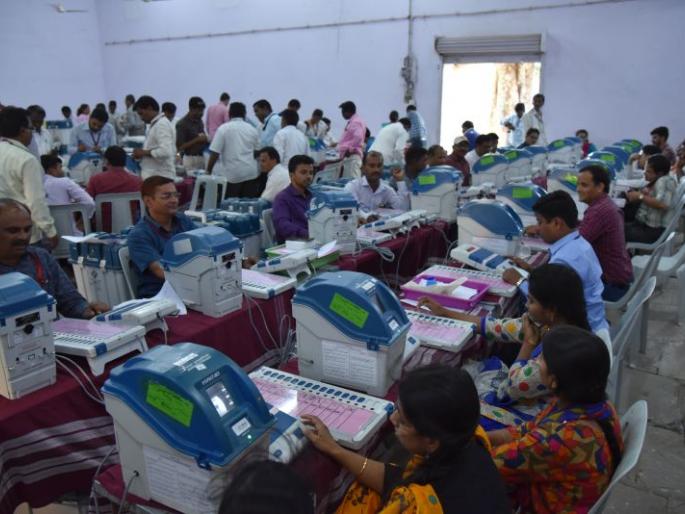 Ready to distribute voting materials; Polling teams depart on Sunday | मतदान साहित्य वितरणाची तयारी पूर्ण; मतदान पथके रविवारी होणार रवाना Ready to distribute voting materials; Polling teams depart on Sunday | मतदान साहित्य वितरणाची तयारी पूर्ण; मतदान पथके रविवारी होणार रवाना