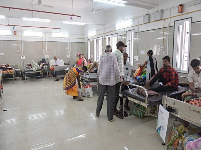 Renovation of buildings of CPR Hospital which provides healthcare to common people in Kolhapur district has started | कोल्हापूरचे आरोग्य: ‘सीपीआर’ कात टाकतंय, चकाचक होतंय; सर्व इमारतींचे होणार नूतनीकरण Renovation of buildings of CPR Hospital which provides healthcare to common people in Kolhapur district has started | कोल्हापूरचे आरोग्य: ‘सीपीआर’ कात टाकतंय, चकाचक होतंय; सर्व इमारतींचे होणार नूतनीकरण