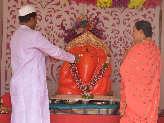 The arrival of the Lord Ganesha; Bappa is sitting at home! | विघ्नहर्त्याचे थाटात आगमन; घरोघरी बाप्पा विराजमान! The arrival of the Lord Ganesha; Bappa is sitting at home! | विघ्नहर्त्याचे थाटात आगमन; घरोघरी बाप्पा विराजमान!