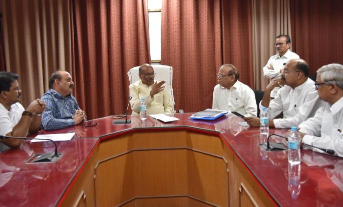 Work in coordination - Sanjay Dhotre | ‘कोरोना’संदर्भात समन्वयाने काम करा - संजय धोत्रे Work in coordination - Sanjay Dhotre | ‘कोरोना’संदर्भात समन्वयाने काम करा - संजय धोत्रे