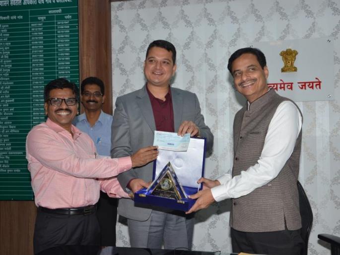 Akola District's felicitated by JRD Tata Memorial Award | अकोला जिल्ह्याचा ‘जेआरडी टाटा मेमोरियल’ पुरस्काराने सन्मान Akola District's felicitated by JRD Tata Memorial Award | अकोला जिल्ह्याचा ‘जेआरडी टाटा मेमोरियल’ पुरस्काराने सन्मान