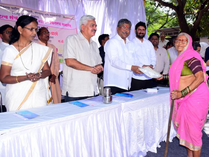 Kolhapur: If you want to be educated and treated without money, then it is my expenditure: Chandrakant Patil | कोल्हापूर : पैशांअभावी कोणाचे शिक्षण, उपचार राहणार असेल तर तो खर्च माझा : चंद्रकांत पाटील Kolhapur: If you want to be educated and treated without money, then it is my expenditure: Chandrakant Patil | कोल्हापूर : पैशांअभावी कोणाचे शिक्षण, उपचार राहणार असेल तर तो खर्च माझा : चंद्रकांत पाटील