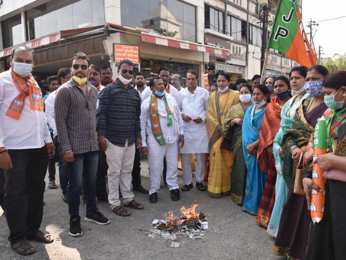 BJP Burns electricity bills in the district of Akola | भाजपकडून जिल्हाभरात वीज बिलाची हाेळी