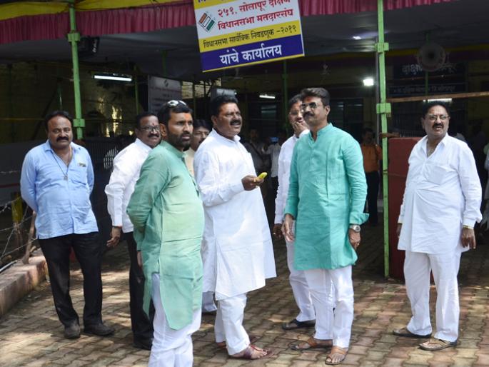 Rebellion in six assembly constituencies, 3 candidates are finally in the fray | सहा विधानसभा मतदारसंघात बंडखोरी, १५४ उमेदवार अखेर निवडणूक रिंगणात Rebellion in six assembly constituencies, 3 candidates are finally in the fray | सहा विधानसभा मतदारसंघात बंडखोरी, १५४ उमेदवार अखेर निवडणूक रिंगणात