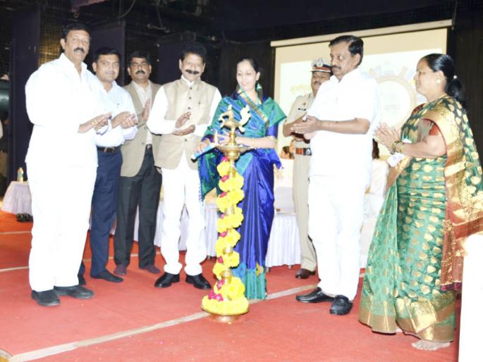 Launch of Smart City work in Solapur | सोलापूरात स्मार्ट सिटीच्या कामाचा शुभारंभ Launch of Smart City work in Solapur | सोलापूरात स्मार्ट सिटीच्या कामाचा शुभारंभ