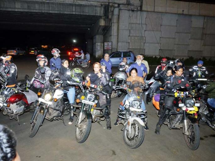 Navratri Special; Ranaragini set out on a bullet ride to visit Shakti Peetha | नवरात्री विशेष; शक्तिपीठांच्या दर्शनासाठी बुलेटस्वार होऊन निघाल्या रणरागिणी Navratri Special; Ranaragini set out on a bullet ride to visit Shakti Peetha | नवरात्री विशेष; शक्तिपीठांच्या दर्शनासाठी बुलेटस्वार होऊन निघाल्या रणरागिणी