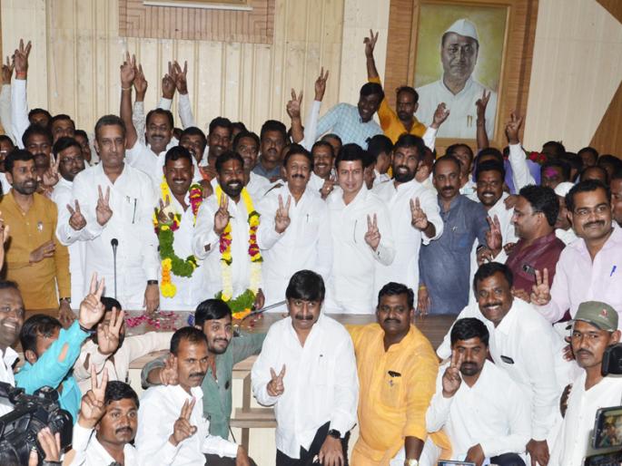 Push to Baramati; Akalu's 'solution' | बारामतीला धक्का; अकलूजचं ‘समाधान’