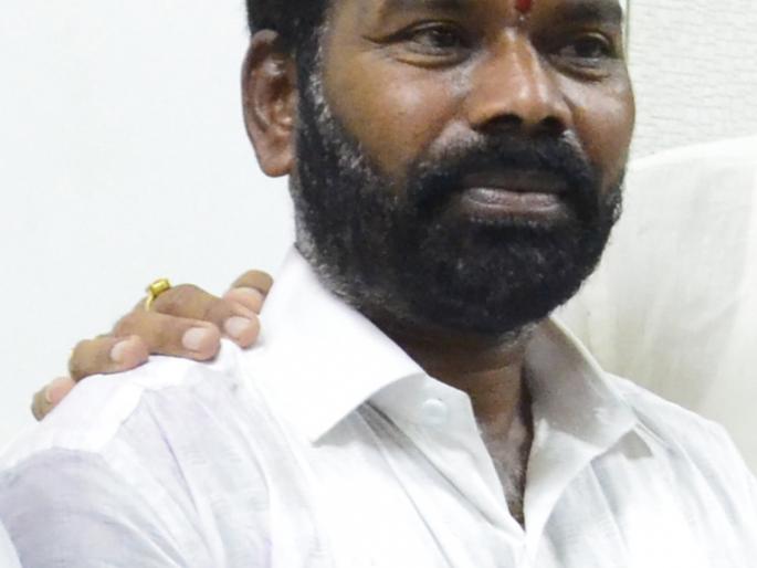 We became president of the Zilla Parishad; How about the animals now? | आमचे हे जिल्हा परिषदेचे अध्यक्ष झाले; आता जनावरांचं कसं होणार ? We became president of the Zilla Parishad; How about the animals now? | आमचे हे जिल्हा परिषदेचे अध्यक्ष झाले; आता जनावरांचं कसं होणार ?