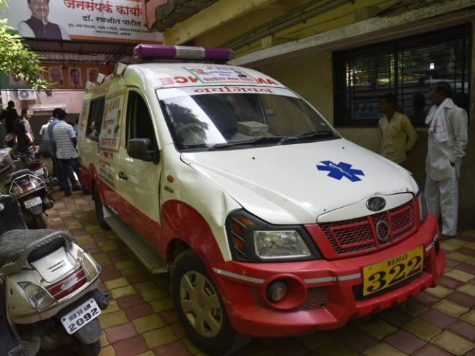A team of doctors from Akola leave for Sangli-Kolhapur | सांगलीतील पुरग्रस्तांच्या मदतीसाठी अकोल्यातील डॉक्टरांची चमू रवाना A team of doctors from Akola leave for Sangli-Kolhapur | सांगलीतील पुरग्रस्तांच्या मदतीसाठी अकोल्यातील डॉक्टरांची चमू रवाना