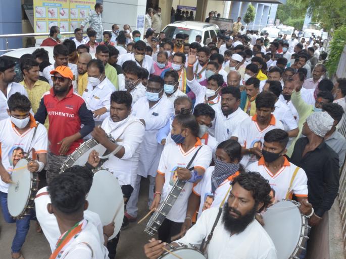 Big news; Dhawal Singh Mohite-Patil, Suresh Hasapure, Prakash Wale and 12 others were booked | मोठी बातमी; धवलसिंह मोहिते-पाटील, सुरेश हसापुरे, प्रकाश वालेसह १२ जणांवर गुन्हा दाखल Big news; Dhawal Singh Mohite-Patil, Suresh Hasapure, Prakash Wale and 12 others were booked | मोठी बातमी; धवलसिंह मोहिते-पाटील, सुरेश हसापुरे, प्रकाश वालेसह १२ जणांवर गुन्हा दाखल