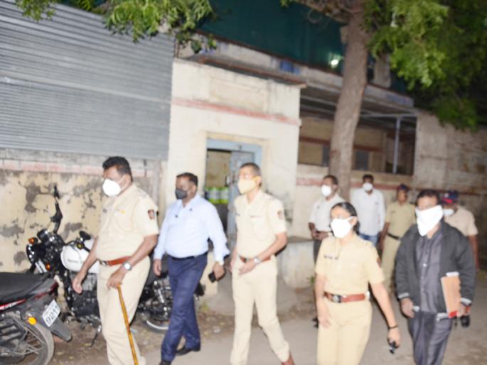 Police raid on corporator's house in Solapur; Read what was found | सोलापुरातील या नगरसेवकाच्या घरावर पोलिसांचा छापा; काय सापडले वाचा बातमी
