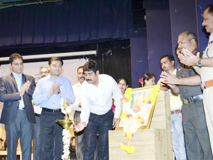 Elimination of corruption from self: District Collector Rajendra Bhosale, District Vigilance and Publications Week | भ्रष्टाचार निर्मूलन स्वत:पासून करा : जिल्हाधिकारी राजेंद्र भोसले, सोलापूर जिल्ह्यात दक्षता व जनजागृती सप्ताहास प्रारंभ Elimination of corruption from self: District Collector Rajendra Bhosale, District Vigilance and Publications Week | भ्रष्टाचार निर्मूलन स्वत:पासून करा : जिल्हाधिकारी राजेंद्र भोसले, सोलापूर जिल्ह्यात दक्षता व जनजागृती सप्ताहास प्रारंभ