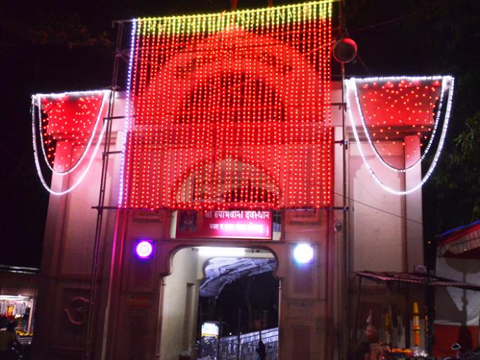 Navratri festival from tomorrow; The building of the temple complex and the temple complex | उद्यापासून नवरात्रोत्सव; देवी मंदिरात रंगरंगोटी, मंडपाचीही उभारणी Navratri festival from tomorrow; The building of the temple complex and the temple complex | उद्यापासून नवरात्रोत्सव; देवी मंदिरात रंगरंगोटी, मंडपाचीही उभारणी