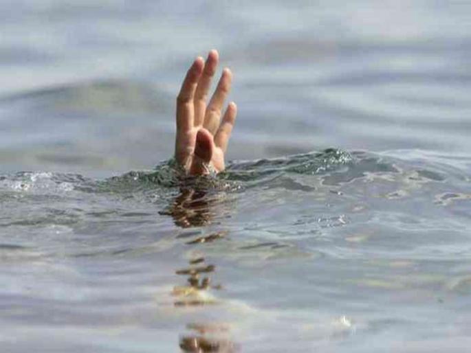 Died12-year-old Vaibhav Patil because of drowned in Girna river | खेळताना पाय घसराला; १२ वर्षीय वैभव पाटीलचा गिरणा नदी पात्रात बुडून मृत्यू  Died12-year-old Vaibhav Patil because of drowned in Girna river | खेळताना पाय घसराला; १२ वर्षीय वैभव पाटीलचा गिरणा नदी पात्रात बुडून मृत्यू