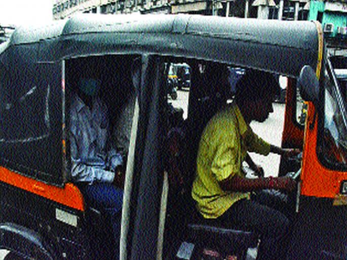 Riksha travling in Dombivali with three passengers | तीन प्रवाशांना घेऊन डोंबिवलीत सर्रास वाहतूक सुरू Riksha travling in Dombivali with three passengers | तीन प्रवाशांना घेऊन डोंबिवलीत सर्रास वाहतूक सुरू