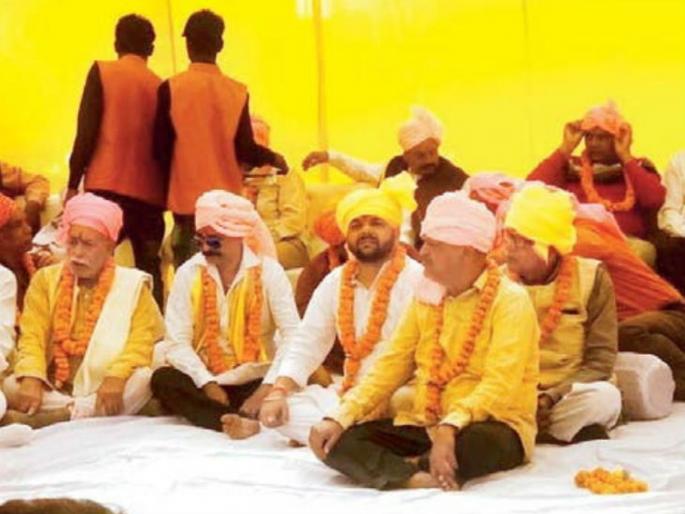 Ayodhya: After nearly 500 years, the Kshatriya families wore turban, leather slippers | अयोध्या : तब्बल 500 वर्षांनी क्षत्रिय कुटुंबांनी पगडी, चामड्याची चप्पल घातली