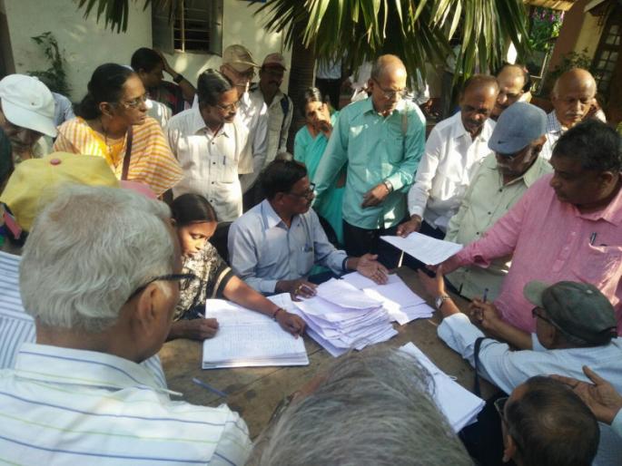 D. S. Antique anticipatory bail in Kulkarni; Next hearing on 7th of November | डी. एस. कुलकर्णी यांना अंतरिम अटकपूर्व जामीन; पुढील सुनावणी ७ नोव्हेंबरला D. S. Antique anticipatory bail in Kulkarni; Next hearing on 7th of November | डी. एस. कुलकर्णी यांना अंतरिम अटकपूर्व जामीन; पुढील सुनावणी ७ नोव्हेंबरला