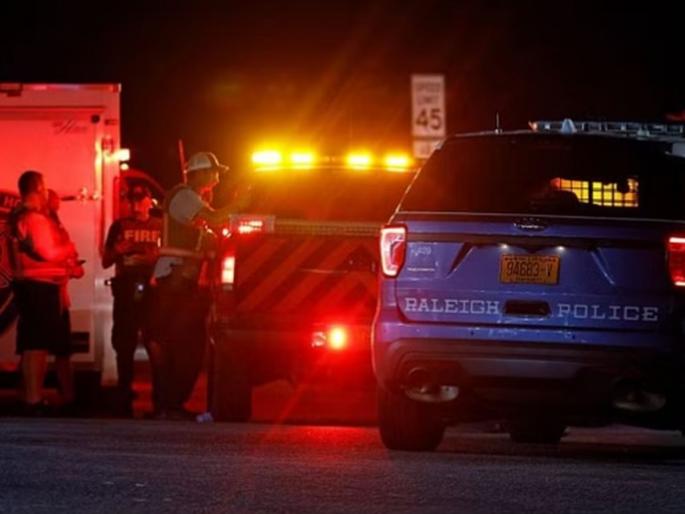 US Shooting: Indiscriminate shooting near US university; Two killed, many injured | US Shooting: अमेरिकेतील विद्यापीठाजवळ अंधाधुंद गोळीबार; दोन ठार, अनेक जखमी US Shooting: Indiscriminate shooting near US university; Two killed, many injured | US Shooting: अमेरिकेतील विद्यापीठाजवळ अंधाधुंद गोळीबार; दोन ठार, अनेक जखमी
