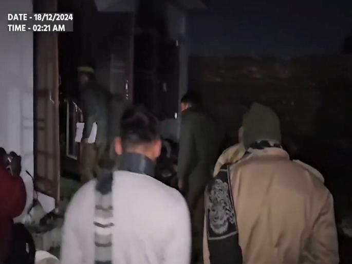 Fire breaks out at former DSP's house in Jammu; six killed, four injured | जम्मूमध्ये माजी डीएसपींच्या घराला आग लागली; सहा जणांचा मृत्यू, चार जखमी Fire breaks out at former DSP's house in Jammu; six killed, four injured | जम्मूमध्ये माजी डीएसपींच्या घराला आग लागली; सहा जणांचा मृत्यू, चार जखमी