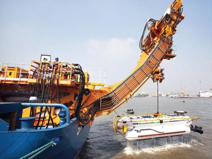 DSRV 1 in naval fleet; Get rid of the submarines trapped | डीएसआरव्ही १ नौदलाच्या ताफ्यात; पाणबुडीत अडकलेल्यांची सुटका शक्य DSRV 1 in naval fleet; Get rid of the submarines trapped | डीएसआरव्ही १ नौदलाच्या ताफ्यात; पाणबुडीत अडकलेल्यांची सुटका शक्य