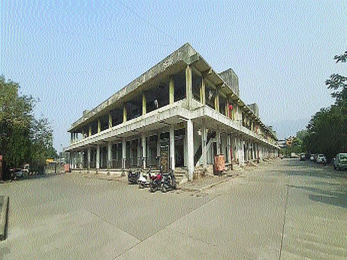 Vegetable Market closed despite opening twice; 21 crore expenditure wasted | दोन वेळा उद्घाटन करूनही भाजी मार्केट बंदच; २१ कोटी खर्च व्यर्थ Vegetable Market closed despite opening twice; 21 crore expenditure wasted | दोन वेळा उद्घाटन करूनही भाजी मार्केट बंदच; २१ कोटी खर्च व्यर्थ