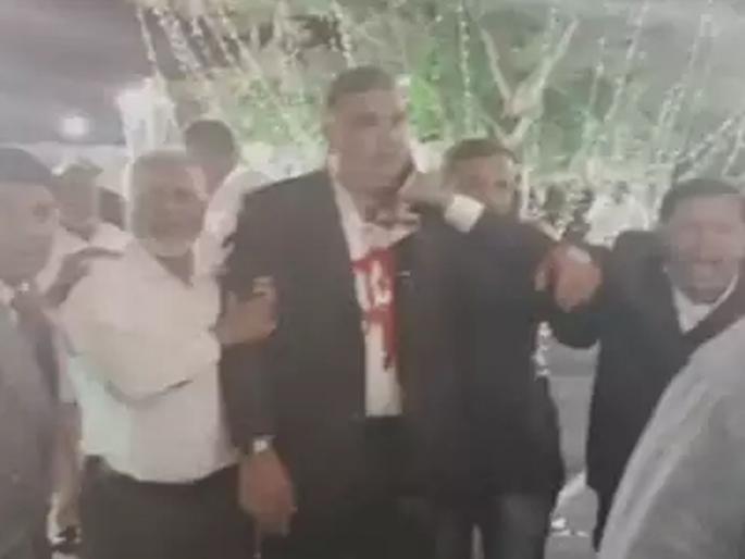 Shocking! Life-threatening knief attack on Congress MLA tanveer sait in mysuru | धक्कादायक! काँग्रेसच्या आमदारावर जीवघेणा चाकूहल्ला Shocking! Life-threatening knief attack on Congress MLA tanveer sait in mysuru | धक्कादायक! काँग्रेसच्या आमदारावर जीवघेणा चाकूहल्ला