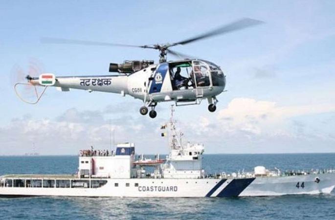 After the Sri Lankan bomb blast, the Coast Guard is on high alert | श्रीलंकेतील बॉम्बस्फोटानंतर सागरी सीमेवर हायअलर्ट, भारतीय तटरक्षक दल सज्ज 
