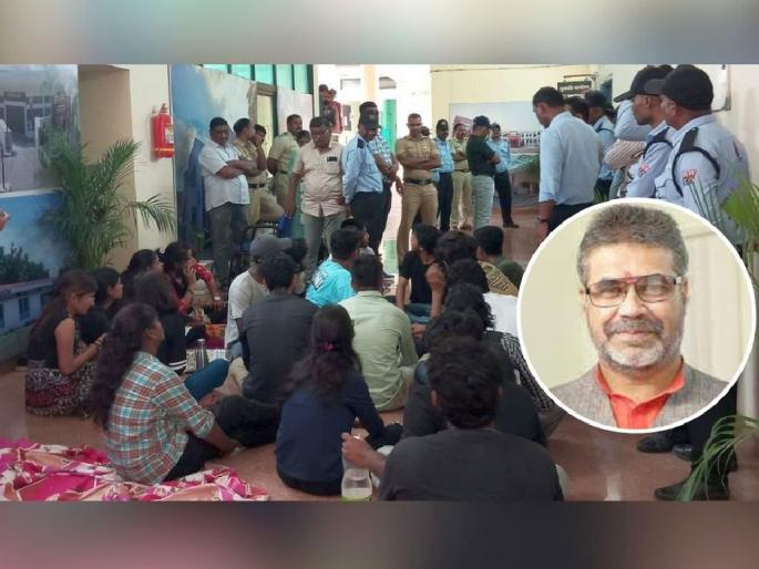 Mahatma Gandhi Hindi University turned into a police camp, students protest for the resignation of the VC | कुलगुरुंच्या राजीनाम्यासाठी विद्यार्थ्यांचे आंदोलन, हिंदी विद्यापीठाला पोलिस छावणीचे स्वरूप Mahatma Gandhi Hindi University turned into a police camp, students protest for the resignation of the VC | कुलगुरुंच्या राजीनाम्यासाठी विद्यार्थ्यांचे आंदोलन, हिंदी विद्यापीठाला पोलिस छावणीचे स्वरूप