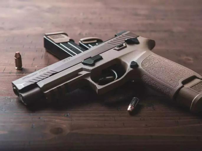 A racket that supplies weapons to criminals across the city! Another arrest | गुन्हेगारांना शस्त्रे पुरवणारे रॅकेट! पुन्हा एक अटकेत, धक्कादायक माहिती समोर A racket that supplies weapons to criminals across the city! Another arrest | गुन्हेगारांना शस्त्रे पुरवणारे रॅकेट! पुन्हा एक अटकेत, धक्कादायक माहिती समोर