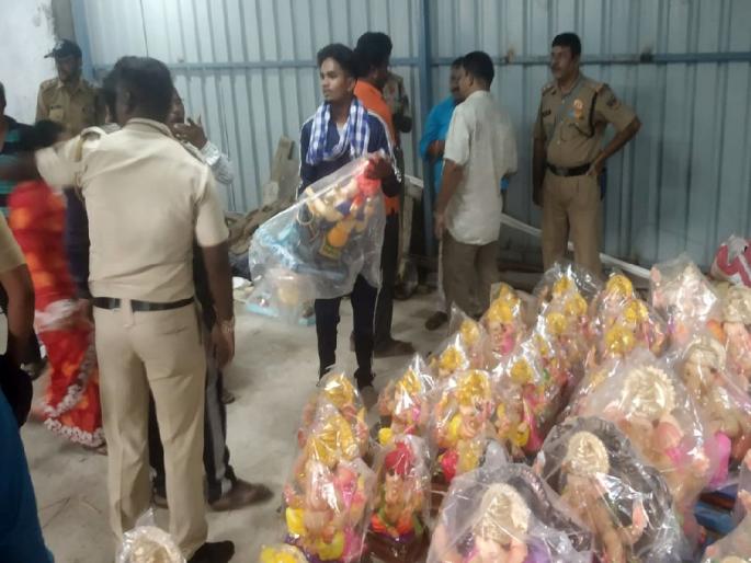 Nagpur municipal corporation action on POP Ganpati godown, POPs Ganapati seized | पीओपी गणपतीचा गोदामावर मनपाची कारवाई, पीओपीचे गणपती केले जप्त Nagpur municipal corporation action on POP Ganpati godown, POPs Ganapati seized | पीओपी गणपतीचा गोदामावर मनपाची कारवाई, पीओपीचे गणपती केले जप्त