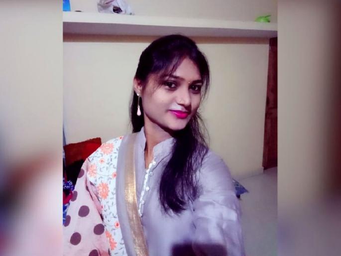 Female police officer commits suicide by jumping into Wainganga river; The reason is unclear | महिला पोलिस अंमलदाराने वैनगंगेच्या पात्रात घेतली उडी; कारण अस्पष्ट Female police officer commits suicide by jumping into Wainganga river; The reason is unclear | महिला पोलिस अंमलदाराने वैनगंगेच्या पात्रात घेतली उडी; कारण अस्पष्ट