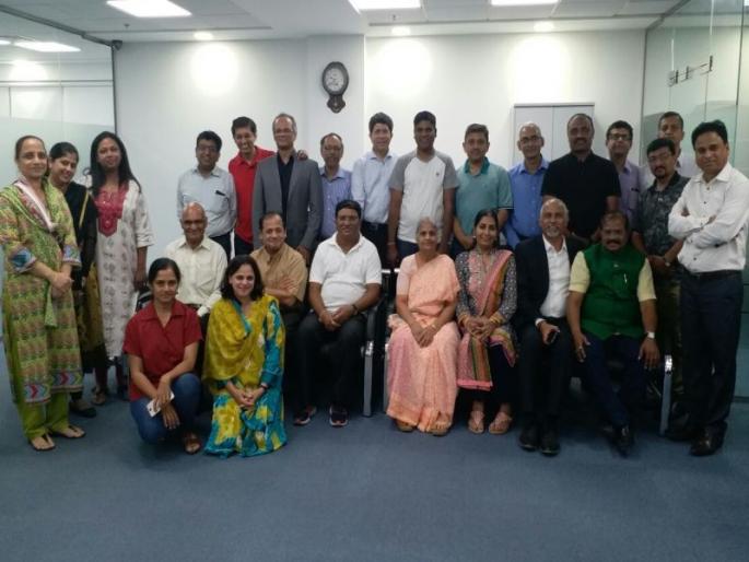 Publications of 'Lokmat' on the back of the Marathi people in Dubai | दुबईतील मराठीजनांकडून ‘लोकमत’च्या पाठीवर थाप, दीपोत्सवाच्या विक्रमाचे कौतुक Publications of 'Lokmat' on the back of the Marathi people in Dubai | दुबईतील मराठीजनांकडून ‘लोकमत’च्या पाठीवर थाप, दीपोत्सवाच्या विक्रमाचे कौतुक