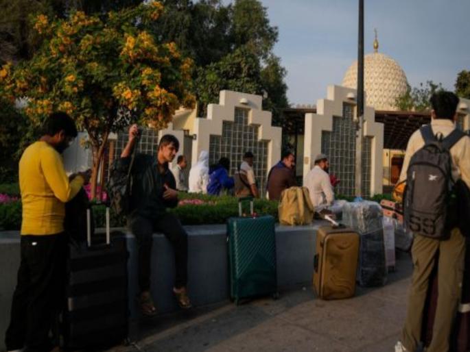 State government's 'maha-helpline' for Marathi tourists stranded in Dubai; 500 return home safely | दुबईत अडकलेल्या मराठी पर्यटकांना राज्य सरकारची ‘महा-हेल्पलाइन’; ५०० जण सुखरूप मायदेशी परतले State government's 'maha-helpline' for Marathi tourists stranded in Dubai; 500 return home safely | दुबईत अडकलेल्या मराठी पर्यटकांना राज्य सरकारची ‘महा-हेल्पलाइन’; ५०० जण सुखरूप मायदेशी परतले