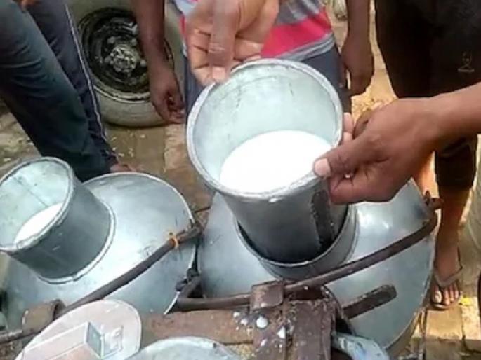 Accounts of 207 milk institutions in Kolhapur district to be closed | कोल्हापूर जिल्ह्यातील २०७ दूध संस्थांचे खाते बंद करणार, प्रशासक नियुक्तीच्या दिशेने वाटचाल Accounts of 207 milk institutions in Kolhapur district to be closed | कोल्हापूर जिल्ह्यातील २०७ दूध संस्थांचे खाते बंद करणार, प्रशासक नियुक्तीच्या दिशेने वाटचाल