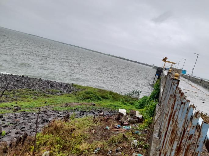 Thirsty lower Dudhana dam at 70 per cent in two days; Dissolution at any moment | तहानलेले निम्नदुधना धरण दोन दिवसांत ७० टक्क्यांवर; कोणत्याही क्षणी होणार विसर्ग