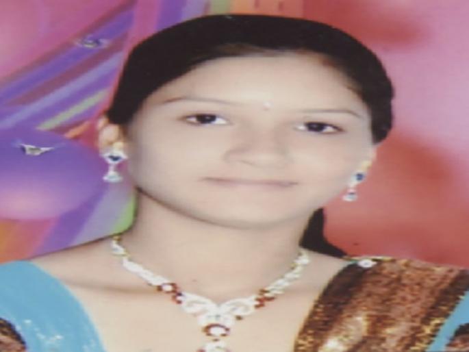 Due to farmer loan case, Daughter death | शासकीय अनास्थेत होरपळतेय दापो-याचे तांदळे कुटुंबीय, दप्तर दिरंगाईत गेला मुलीचा बळी Due to farmer loan case, Daughter death | शासकीय अनास्थेत होरपळतेय दापो-याचे तांदळे कुटुंबीय, दप्तर दिरंगाईत गेला मुलीचा बळी