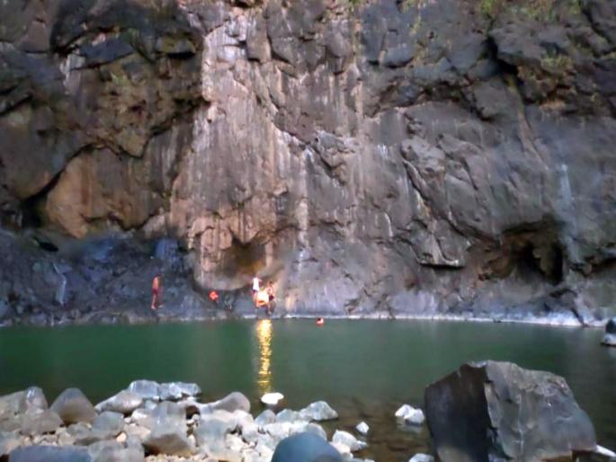 The search for Raghuvanshi of Aurangabad drowned in Dugarwadi resumed | दुगारवाडीत बुडालेल्या औरंगाबादच्या रघुवंशीचा शोध पुन्हा सुरू The search for Raghuvanshi of Aurangabad drowned in Dugarwadi resumed | दुगारवाडीत बुडालेल्या औरंगाबादच्या रघुवंशीचा शोध पुन्हा सुरू