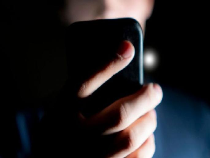 zp teacher's phone lying on the table in the school classroom, video viral | गुरुजींचा चक्क वर्गात टेबलवर झोपून फोन, व्हिडीओ व्हायरल zp teacher's phone lying on the table in the school classroom, video viral | गुरुजींचा चक्क वर्गात टेबलवर झोपून फोन, व्हिडीओ व्हायरल