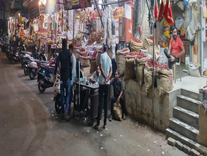 pimpari-chinchwad news mafia collects rent from the slums under the flyover in Pimpri for years | पिंपरीत उड्डाणपुलाखालील गाळ्यांची माफियाकडून वर्षानुवर्षे भाडे वसुली pimpari-chinchwad news mafia collects rent from the slums under the flyover in Pimpri for years | पिंपरीत उड्डाणपुलाखालील गाळ्यांची माफियाकडून वर्षानुवर्षे भाडे वसुली