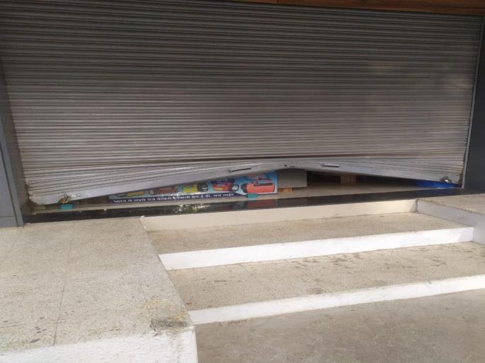 Thieves broke as many as seven shops in one day; Excitement in the city | चोरट्यांनी एकाच दिवशी फोडली तब्बल सात दुकाने; शहरात खळबळ