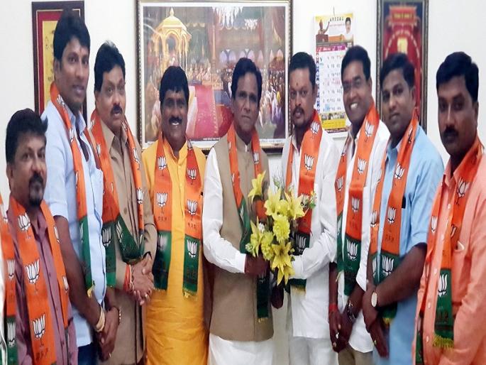 Army corporator Dulam Bapat | सेना नगरसेवक दुलम भाजपात Army corporator Dulam Bapat | सेना नगरसेवक दुलम भाजपात