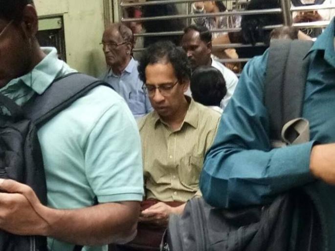 Social Viral : Uddhav Thackeray Travel by local train due to best strike | Social Viral: बेस्ट संपामुळे उद्धव ठाकरेंचा ट्रेनने प्रवास  Social Viral : Uddhav Thackeray Travel by local train due to best strike | Social Viral: बेस्ट संपामुळे उद्धव ठाकरेंचा ट्रेनने प्रवास