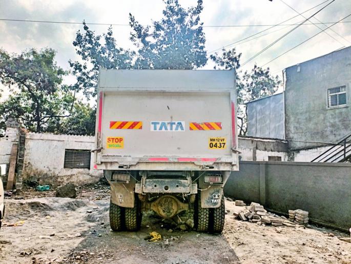 Owner arrested for driving dumper despite knowing he was addicted to alcohol; Wagholi accident case | दारूचे व्यसन असल्याचे माहित असूनही डम्पर चालवायला दिला; वाघोली अपघातप्रकरणी मालकाला अटक Owner arrested for driving dumper despite knowing he was addicted to alcohol; Wagholi accident case | दारूचे व्यसन असल्याचे माहित असूनही डम्पर चालवायला दिला; वाघोली अपघातप्रकरणी मालकाला अटक