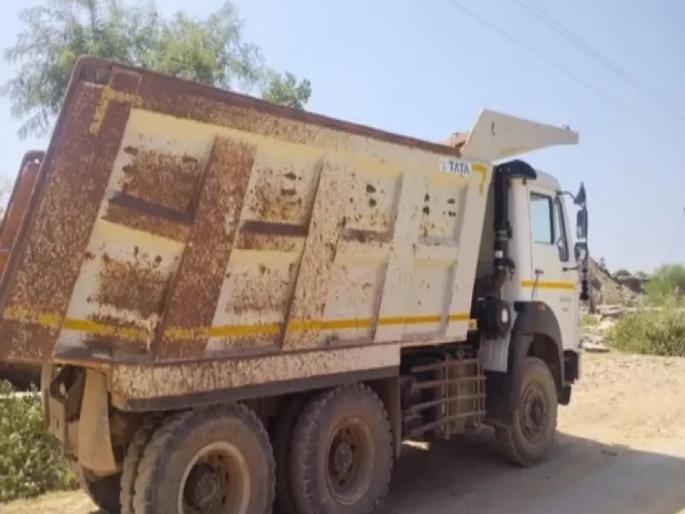 Dumper hits two-wheeler; female passenger dies after being crushed under wheels | डम्परची दुचाकीला धडक; सहप्रवासी युवती चाकाखाली सापडल्याने मृत्यू, बाणेर भागातील घटना Dumper hits two-wheeler; female passenger dies after being crushed under wheels | डम्परची दुचाकीला धडक; सहप्रवासी युवती चाकाखाली सापडल्याने मृत्यू, बाणेर भागातील घटना