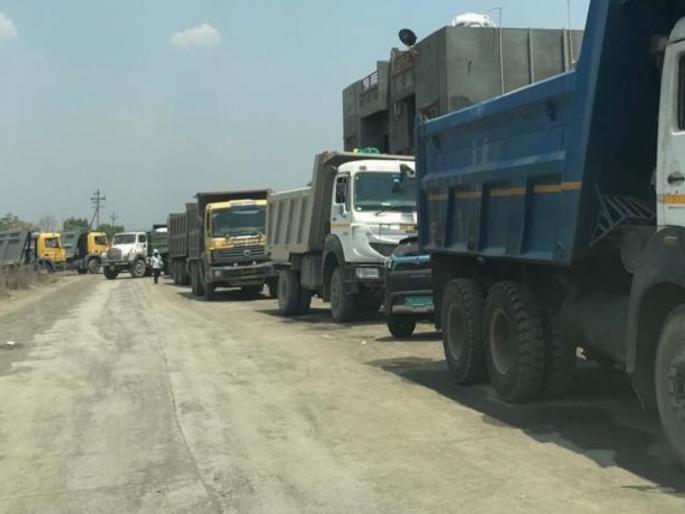 pimpari-chinchwad news Who supports illegal dumper and tipper traffic in Hinjewadi | हिंजवडीतील बेकायदा डम्पर, टिपर वाहतुकीला पाठबळ कोणाचे ? pimpari-chinchwad news Who supports illegal dumper and tipper traffic in Hinjewadi | हिंजवडीतील बेकायदा डम्पर, टिपर वाहतुकीला पाठबळ कोणाचे ?